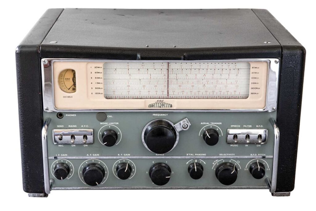 GEC BRT400D receiver from early 1950s - photo by Jack Weberr copyright Medium Wave Circle